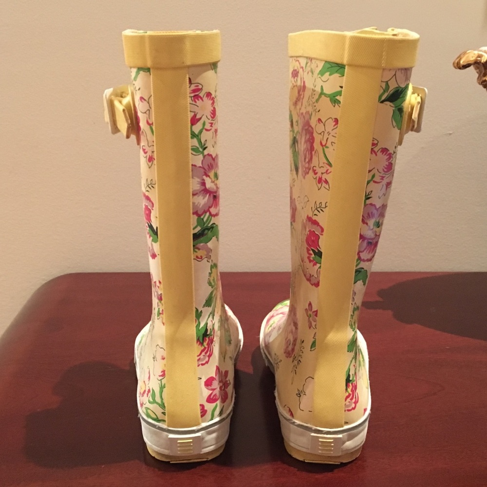 Land’s End Cutest rain boots. - Picture 6 of 8